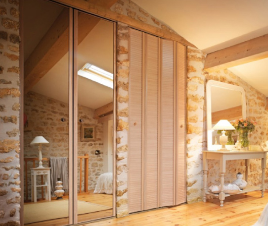 Habiller votre chambre avec une façade de placard coulissante