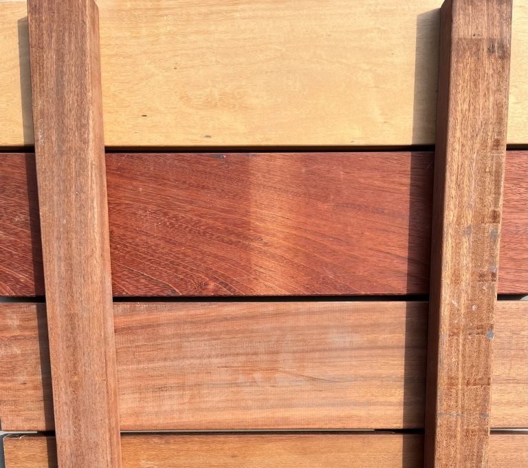 Lambourde en bois exotique Padouk pour structure de terrasse - Solegno Lyon.