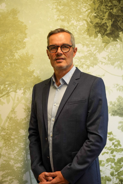 Yves plasson, fondateur du magasin de parquet et sol à Lyon, Solegno